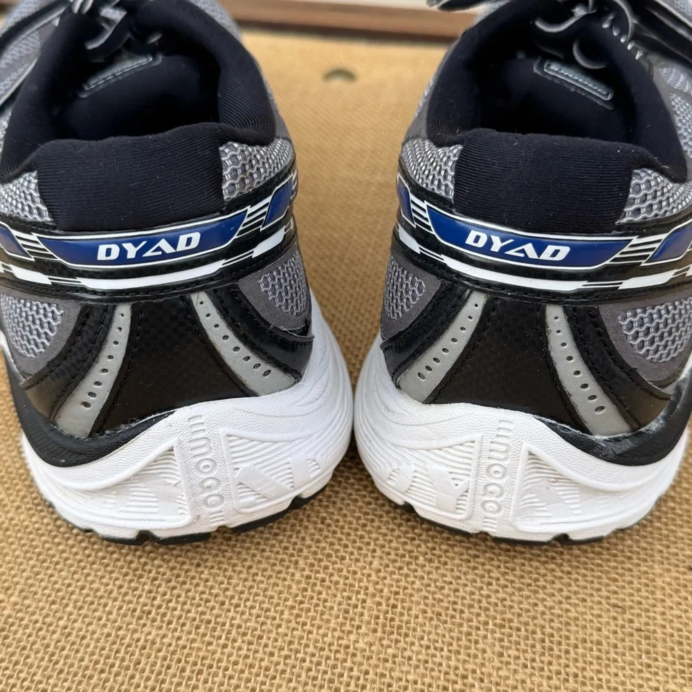 Brooks Dyad 8 Running Black and Blue Athletic Shoes Size 11